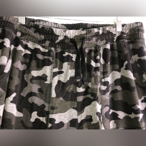 EXPRESS ONE ELEVEN Camo Joggers Size Large - Picture 2 of 4